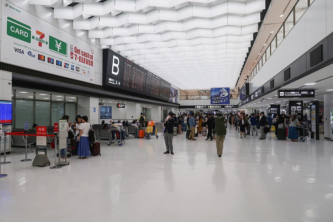 成田空港第2ターミナルの到着ロビー