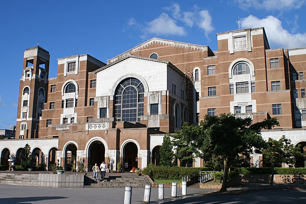 国立台湾大学の図書館。台湾の大学附設語学センターでの留学生活を象徴するキャンパスの一角。